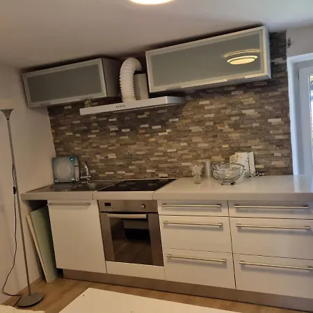 Caci 아파트 Črni Kal